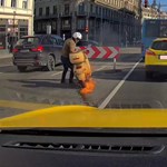 Kigyulladt robogójával küzdött egy motoros az Erzsébet hídon ? videó