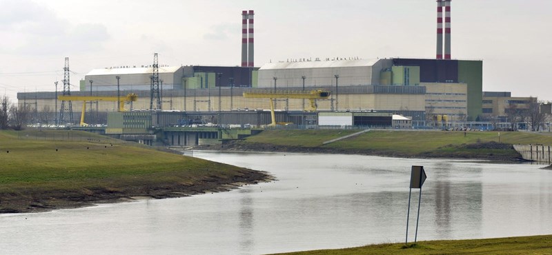 The Danube at the Paks nuclear power plant is overheated, but it does not seem to bother anyone "width =" 800 "height =" 370