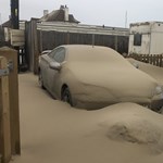Akkora homokvihar volt Norfolkban, hogy betemette az autókat