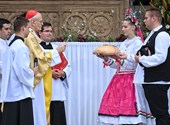 Adar, Orban y Semjon también estuvieron presentes en la Basílica para la Misa Festiva