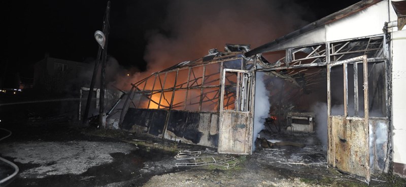 A thousand square meter plant in Budapest burned down