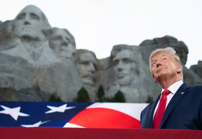 Hamburgerektől a falig: Trump elnöksége képekben
