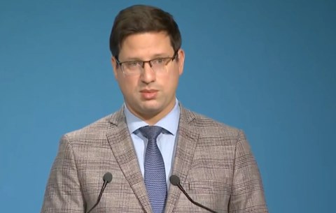 Itthon Gulyas Gergely Varga Judit Es Ferje A Jo Erkolcs Szabalyait Szem Elott Tartva Jartak El Hvg Hu