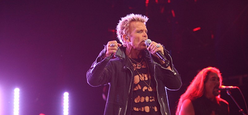 Billy Idol will perform in Budapest next year