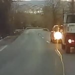 Tolatva közlekedett egy autó Bajnánál a főúton ? videó